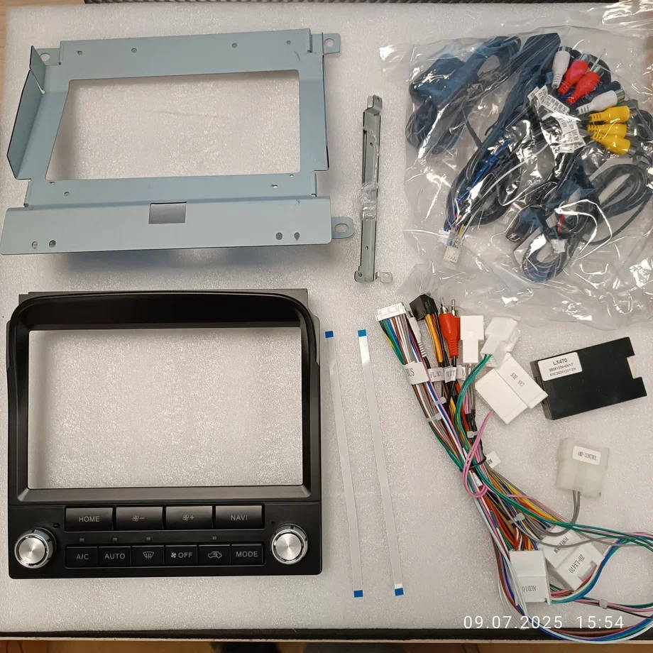 Магнитола для Toyota Land Cruiser 100 1992-2002 TOP Carmedia ZH-T1207FW-TS20