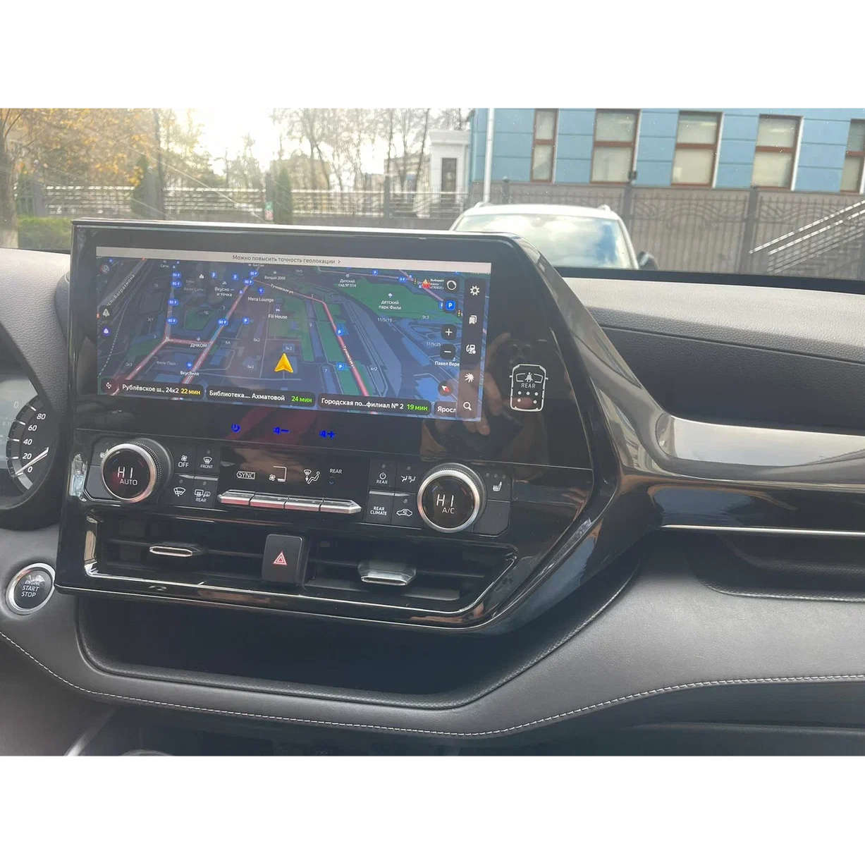 Магнитола Carmedia YL-T1215L для Toyota Highlander 2022+ (для рынка Китая)